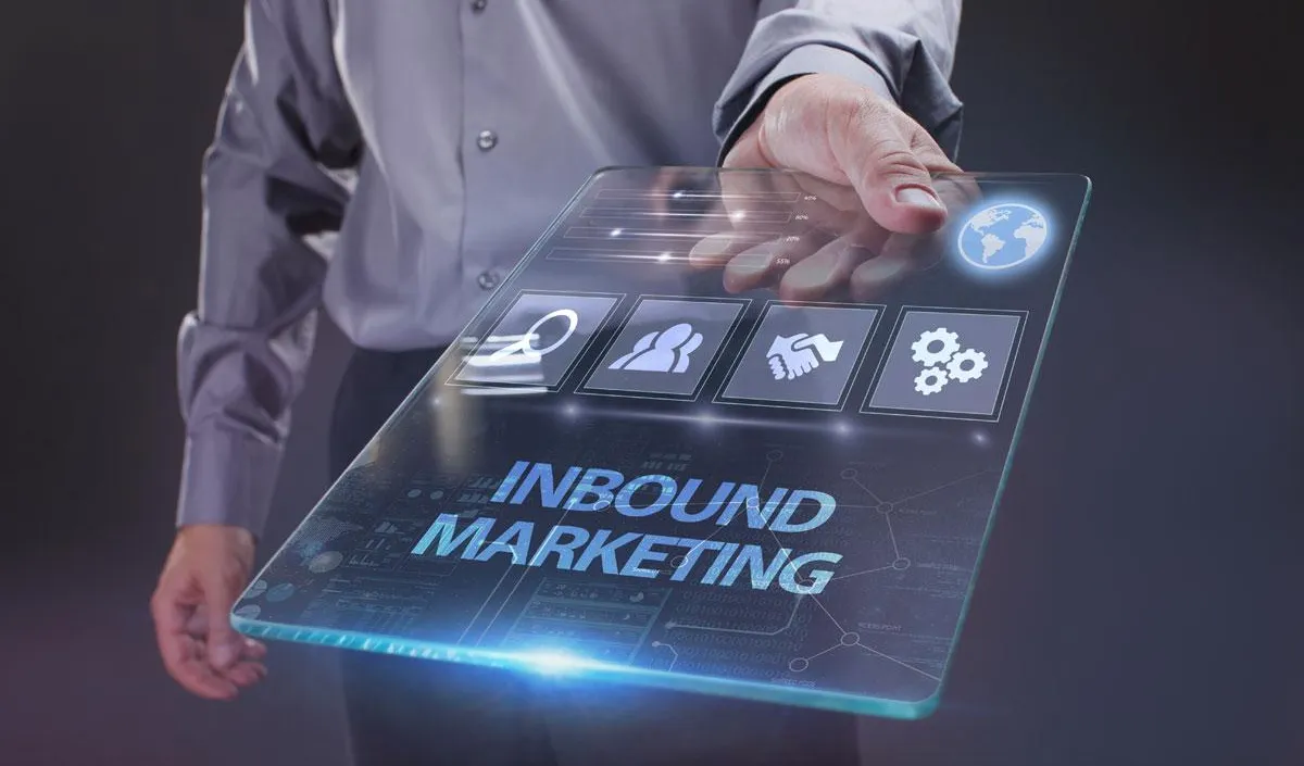capa Inbound vs Outbound Marketing: Qual é o Melhor para o Seu Negócio?